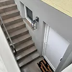 Modern Basement Near Phantasialand & Cologne Appartamento