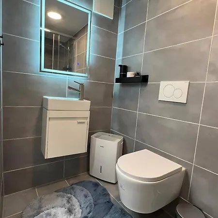 Modern Basement Near Phantasialand & Cologne *