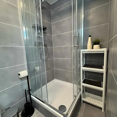 Modern Basement Near Phantasialand & Cologne Lejlighed *