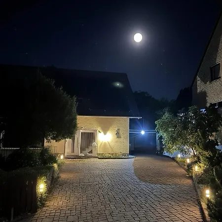 Modern Basement Near Phantasialand & Cologne Lejlighed