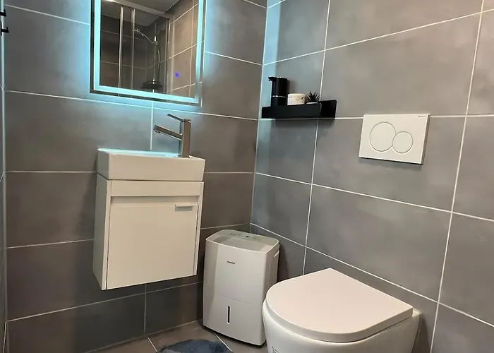 Modern Basement Near Phantasialand & Cologne *