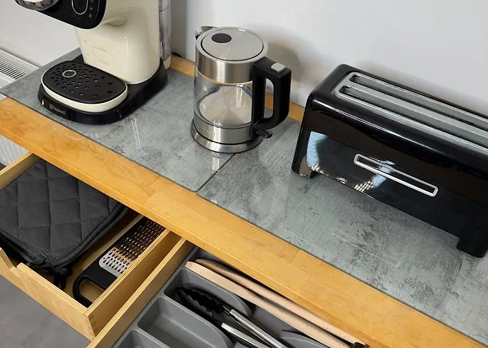 Modern Basement Near Phantasialand & Cologne *